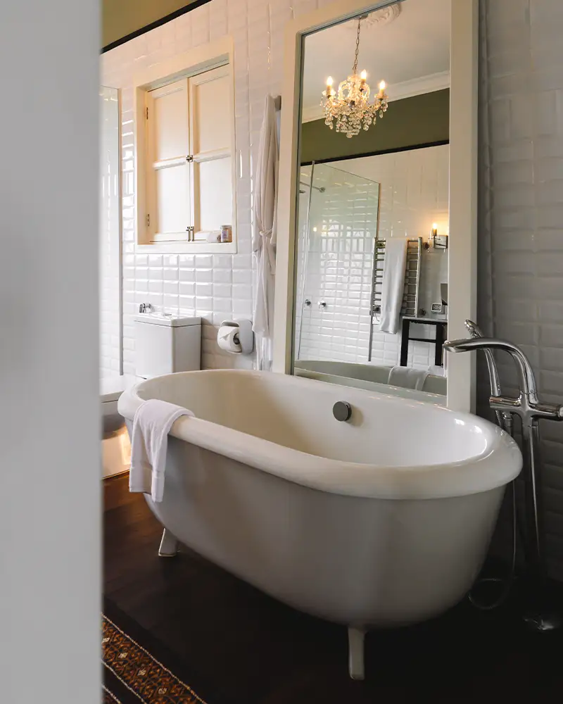 Atemporal Suite Bathtub