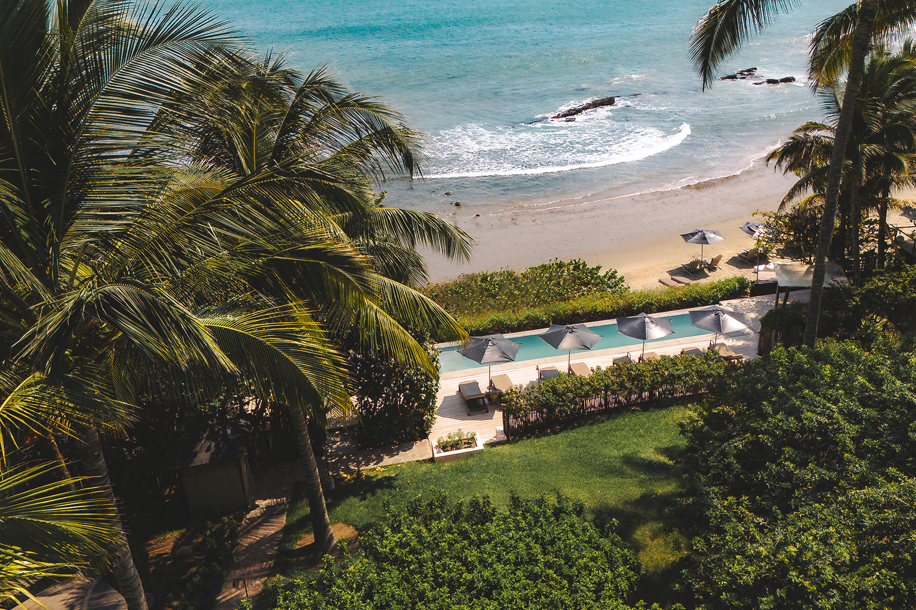 KiChic Máncora garden, pool and ocean view